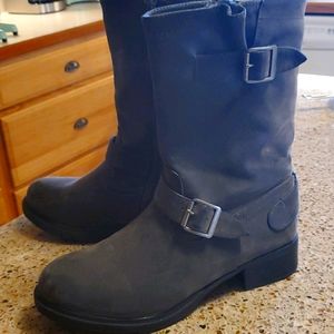 Relativity Grey ankle boots. VEUC. 8.